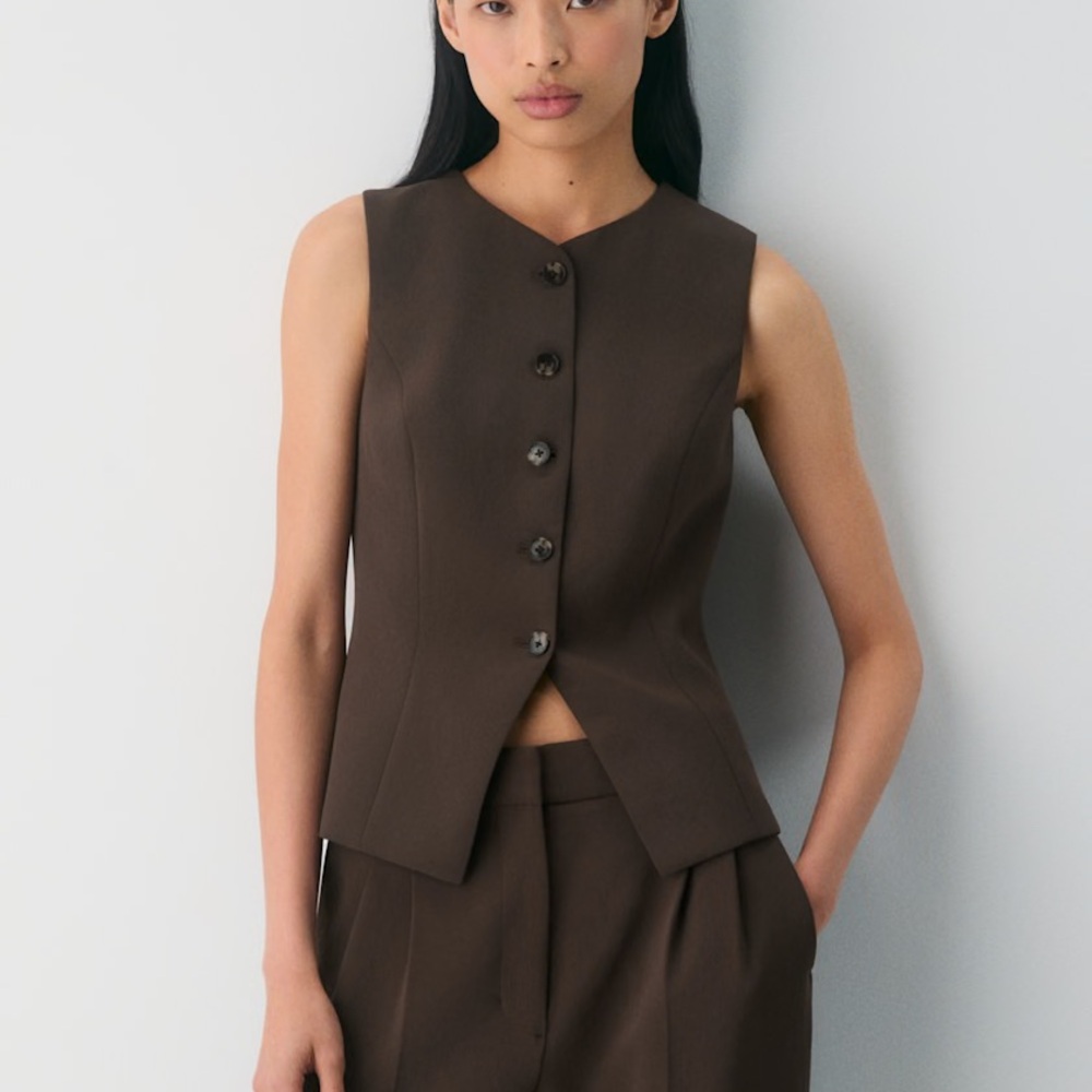 NWOT Aritzia Regal Vest - Crepette Mocha Brown